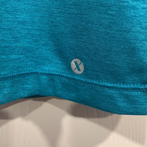 3 New & Like New Athletic Vneck Tees XL - Picture 5 of 13